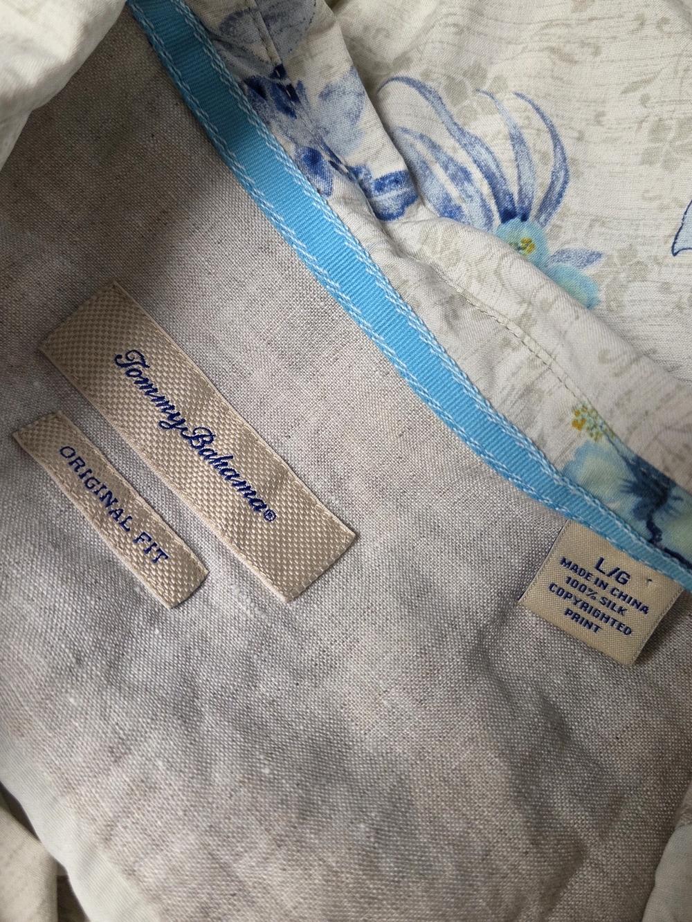 Tommy Bahama Light Beige Short-Sleeve Shirt with Blue Floral Print Large - Picture 4 of 6
